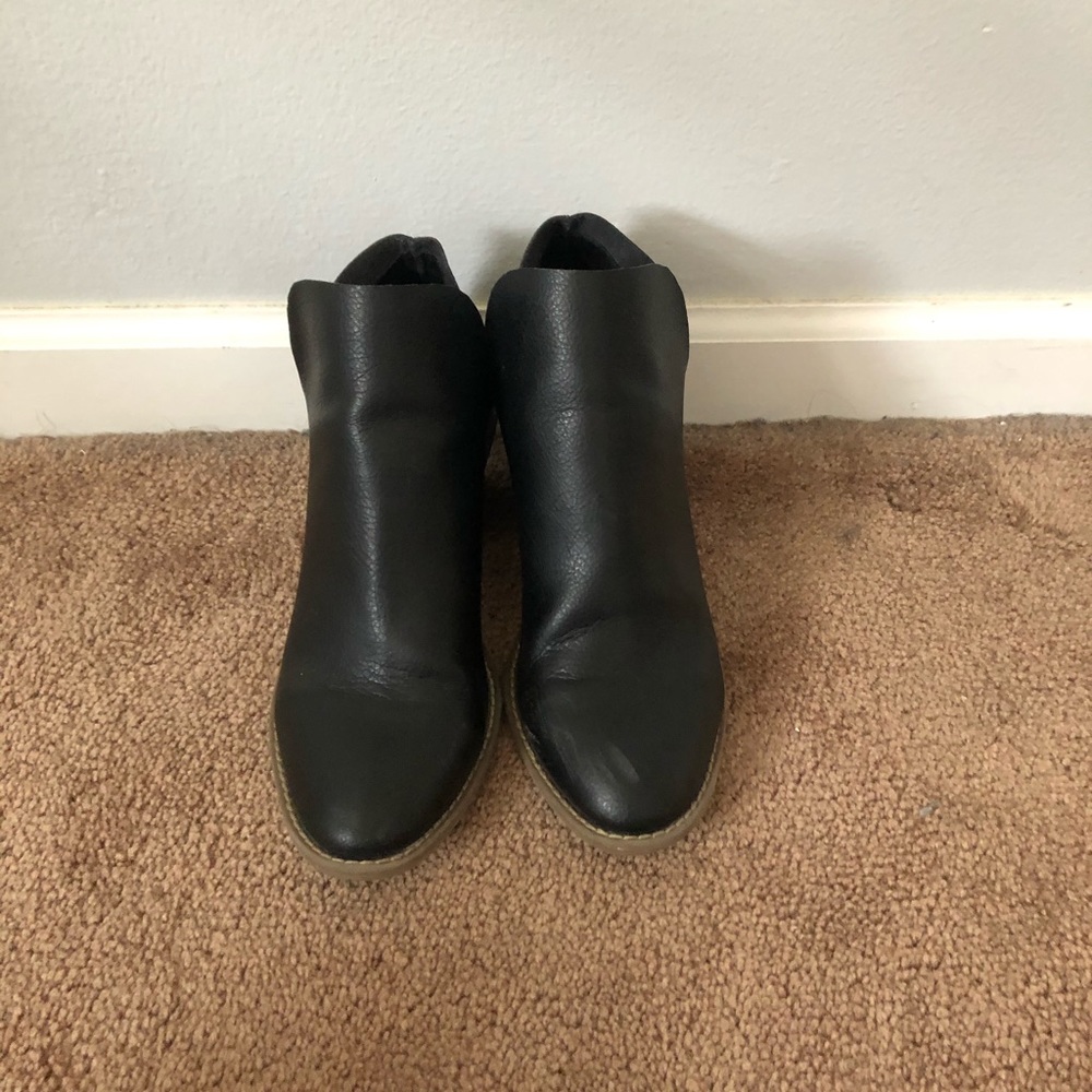 Universal Thread Booties : Size 9.5 - Picture 3 of 5